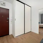 Bright & Spacious For 6 People With The River View By Reenters Breslavia
