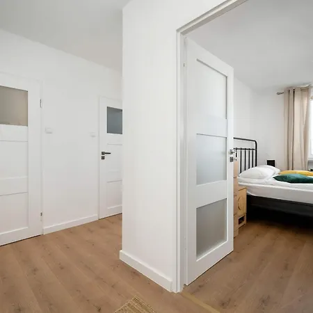 Апартаменты Bright & Spacious For 6 People With The River View By Reenters Вроцлав