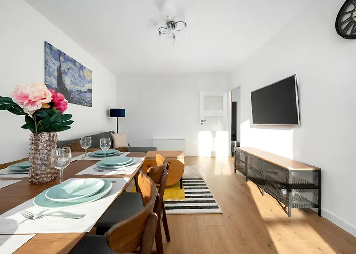 Bright & Spacious For 6 People With The River View By Reenters Apartamento