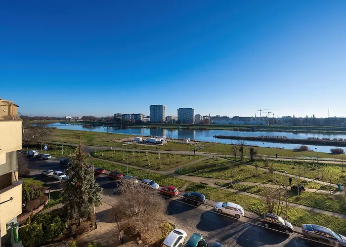 Bright & Spacious For 6 People With The River View By Reenters Apartamento *