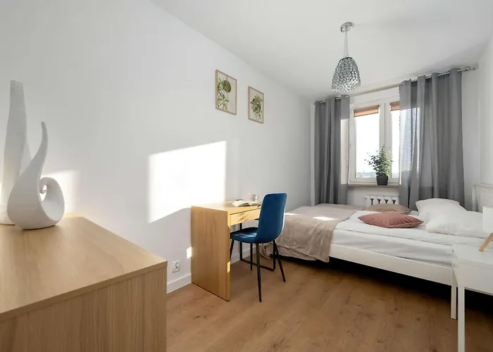 Bright & Spacious For 6 People With The River View By Reenters *