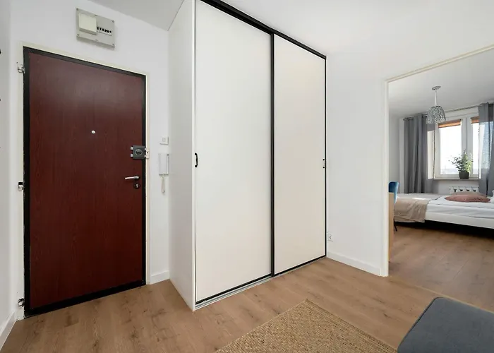 Bright & Spacious For 6 People With The River View By Reenters Wrocław