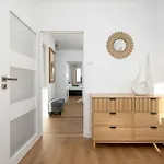 Bright & Spacious For 6 People With The River View By Reenters Apartament *