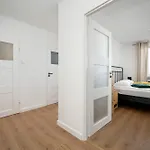 Apartment Bright & Spacious For 6 People With The River View By Reenters Breslau