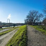 Apartment Bright & Spacious For 6 People With The River View By Reenters