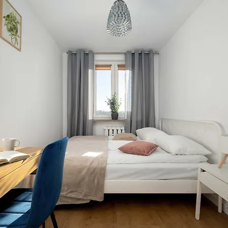 Bright & Spacious For 6 People With The River View By Reenters *