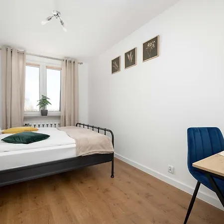 Bright & Spacious For 6 People With The River View By Reenters Apartament
