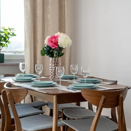 דירה Bright & Spacious For 6 People With The River View By Reenters