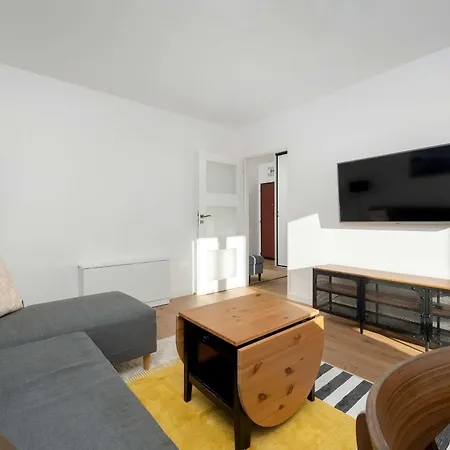 Bright & Spacious For 6 People With The River View By Reenters Apartament *