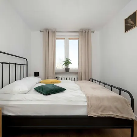 Bright & Spacious For 6 People With The River View By Reenters Apartament *