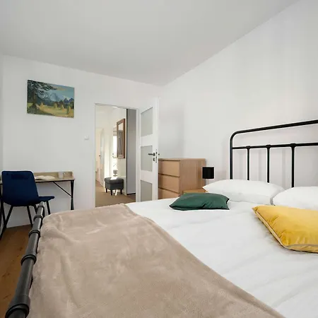Bright & Spacious For 6 People With The River View By Reenters * Wrocław