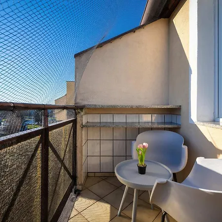 Bright & Spacious For 6 People With The River View By Reenters Wrocław