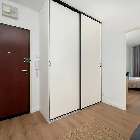 Bright & Spacious For 6 People With The River View By Reenters Wrocław