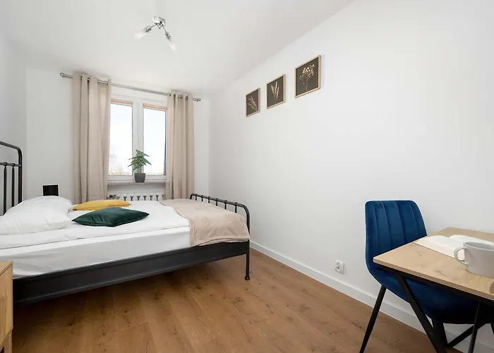 Bright & Spacious For 6 People With The River View By Reenters Apartment