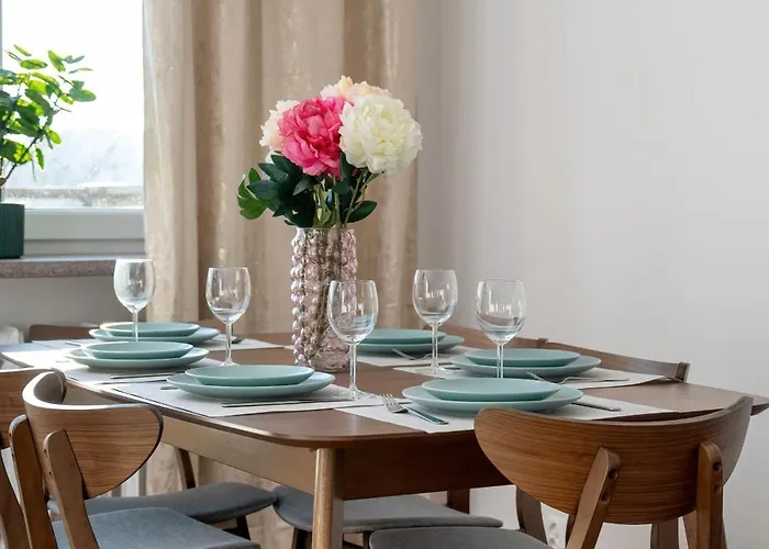 Apartment Bright & Spacious For 6 People With The River View By Reenters