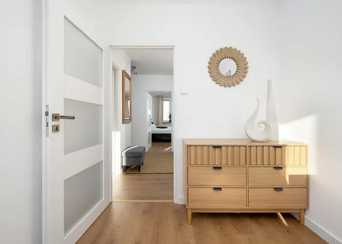 Bright & Spacious For 6 People With The River View By Reenters Apartment *