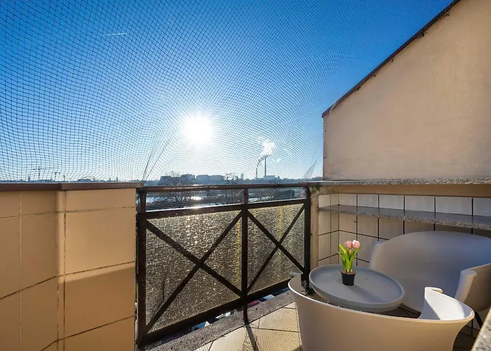 Apartment Bright & Spacious For 6 People With The River View By Reenters